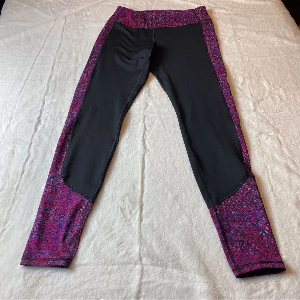 Gaiam Black W/ Purple Floral Design Leggings Size Medium